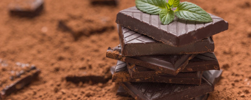 黑巧克力和白巧克力的区别是什么 黑巧克力还是白巧克力