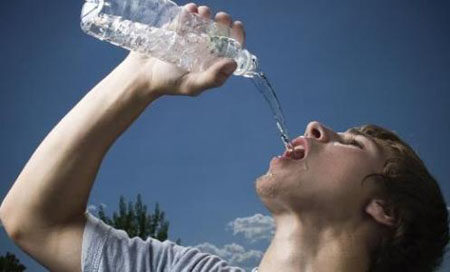 怎么喝水更健康 教你正确喝水的姿势
