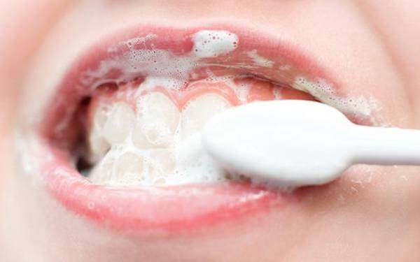美白牙膏能让牙齿变白吗？别想太多了