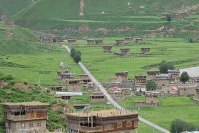 翁达格萨尔藏寨景区