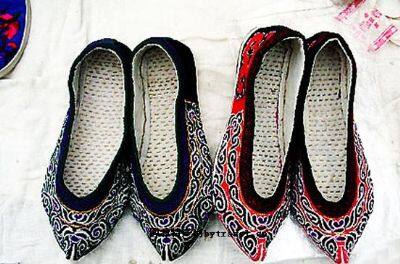 水族绣花鞋