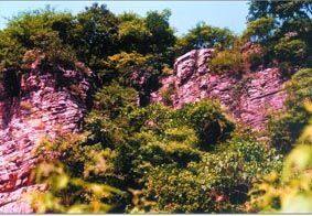 嵖岈山红石崖