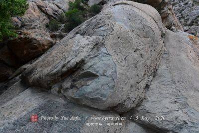 博什瓦黑石刻岩画